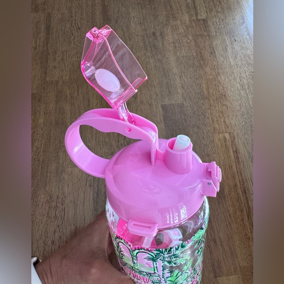 NWT Lilly Pulitzer Water Bottle 50.7fl oz. Mandevilla Baby Always Worth It - Picture 10 of 12